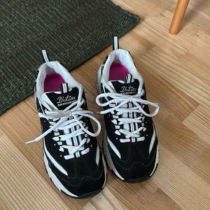 Sketcher black platform D’Lite sneakers